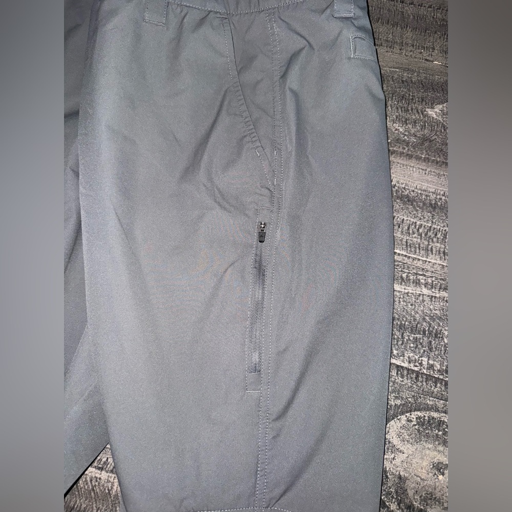 Orvis Men’s 9” Tech 4-way stretch Shorts - Gray - Picture 6 of 13